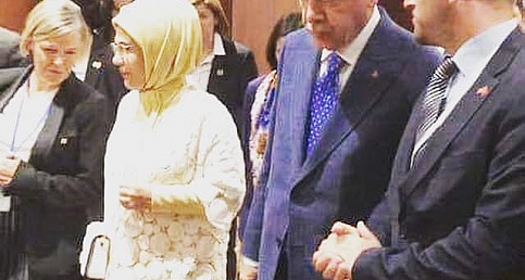 Amerikalı Türklerin Reisli Pozları