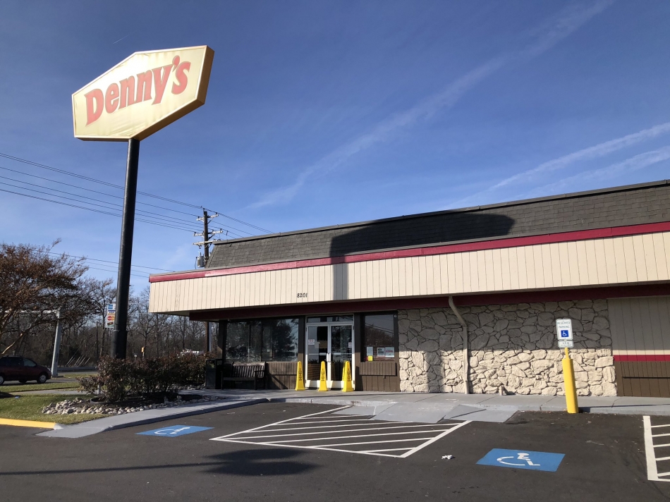2019/12/1577448329_dennys.jpg