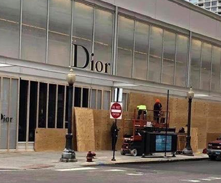 2020/03/1585677062_dior.png