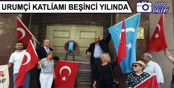 Çin’e Siyah Çelenkli Protesto