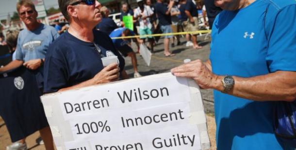 Ferguson'da Karşıt Gruplar Gösteri Düzenledi