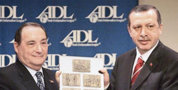 Foxman'dan Türkiye'ye zeytin dalı