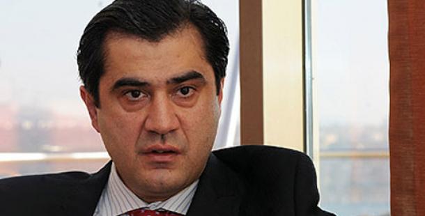 Öğrencisi olduğu okulda kürsü başkanı
