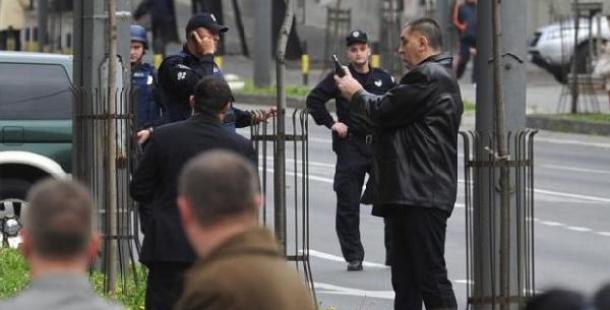 Başbakanlık önünde silahlı eylem