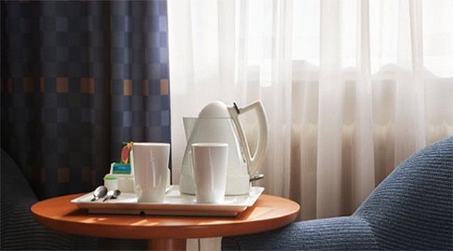 İç Çamaşırını Otelin Kettle'nda Yıkayınca...