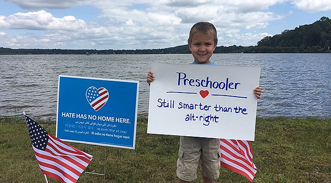 New Jersey'de Charlottesvile olayları Protesto Edildi