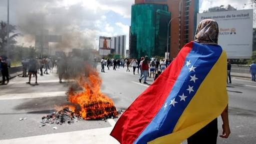 Venezuella'nın üyeliği süresiz askıda...