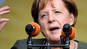 Merkel Türk kökenli seçmenden oy istedi