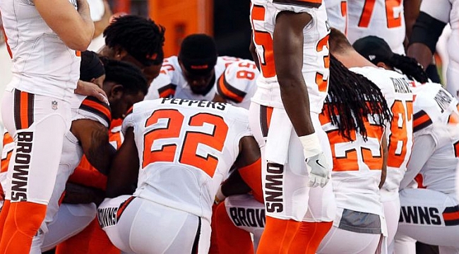 Trump rips NFL commissioner for 'trying to justify' players' 'disrespect' for country