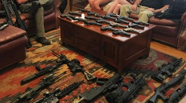 Instagram fenomeni Dan Bilzerian, katliamının ortasında kaldı