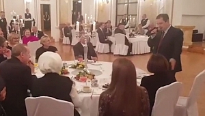 Sırp Bakan Erdoğan'a Osman Ağa Şarkısını Söyledi