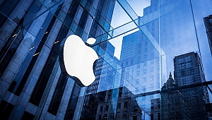 Apple'ın değeri 900 milyar doları geçti