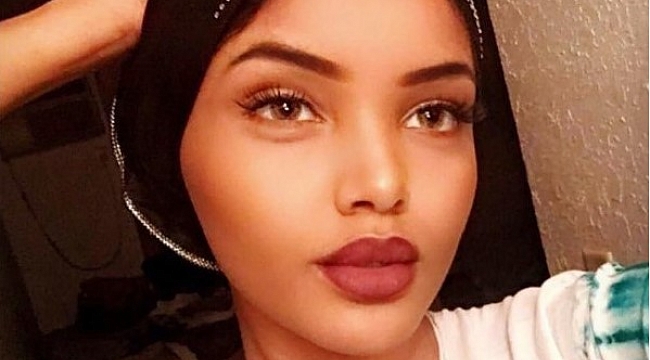 Dünyanın İlk Tesettürlü Mankeni Halima Aden