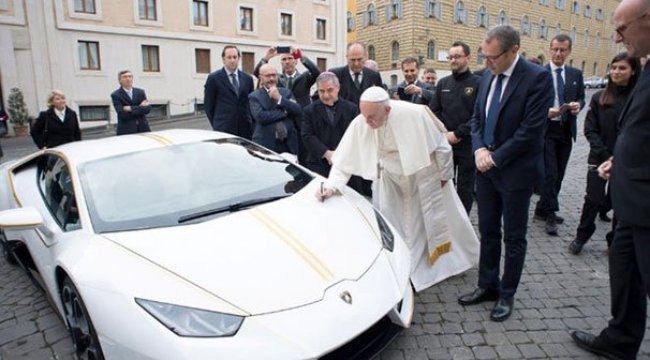 Papa'dan satılık Lamborghini!