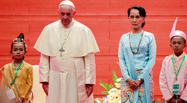 Papa Myanmar'a gitti ama...