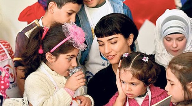 Tuba Büyüküstün, Angelina Jolie'nin izinde