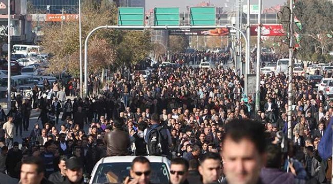 Barzani'ye büyük şok! Ateşe verdiler...