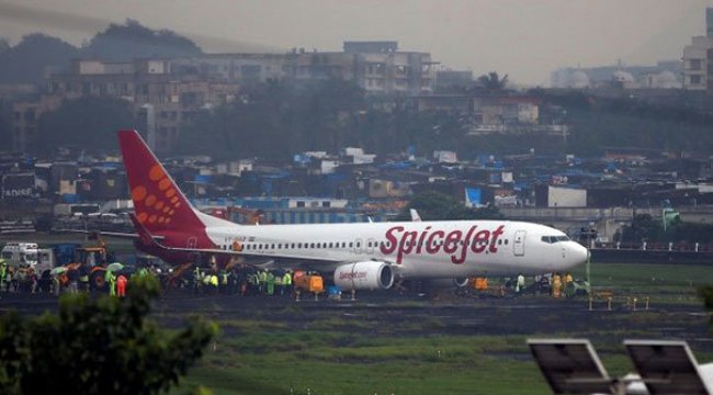 Hindistan'da diş protezi boğazına kaçan yolcu uçakta öldü