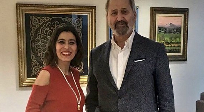 Lamia Ayhan'ın Zafer Çağlayan Pozu