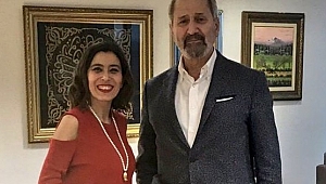 Lamia Ayhan'ın Zafer Çağlayan Pozu