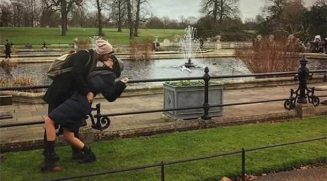 Anıl Altan'dan Pelin Akil'e Londra öpücüğü
