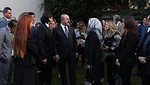 Çavuşoğlu Los Angeles'ta Türklerle Biraraya Geldi