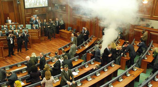 Kosova'da 4 milletvekiline şartlı hapis cezası