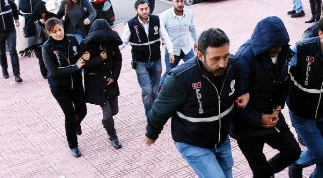 Merdivenden duydu! 'Ne zaman boşanıyorsun, artık kavuşalım'