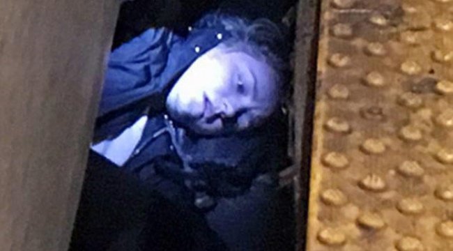 Metro yaklaşırken düştü, New York dehşeti yaşadı!