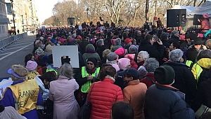 New York'ta Yüzbinlerce Kadının Trump Protestosu