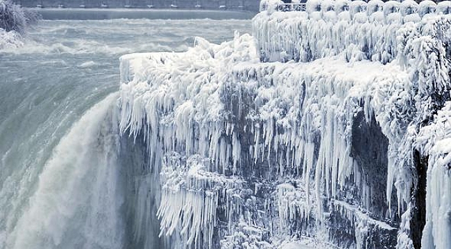 Niagara Şelalesi Buzla Kaplandı