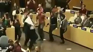 BM'de Filistin Halayı ile ABD Protestosu