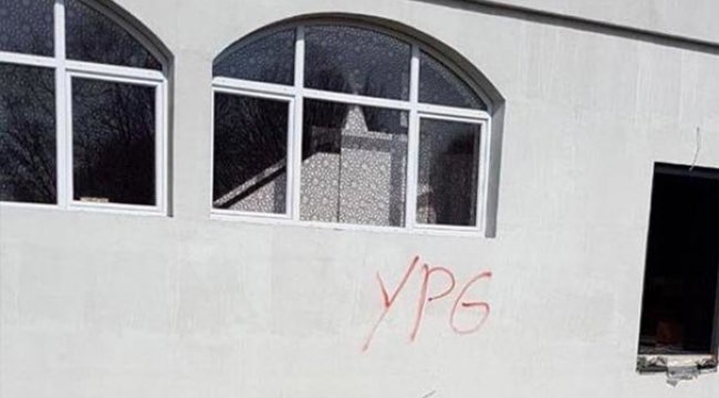Almanya'da bir günde 3 camiye saldırı