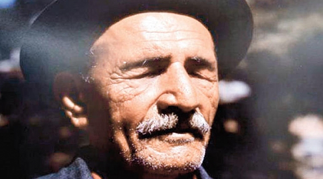 Aşık Veysel'i 123. doğum yıl dönümünde saygıyla anıyoruz
