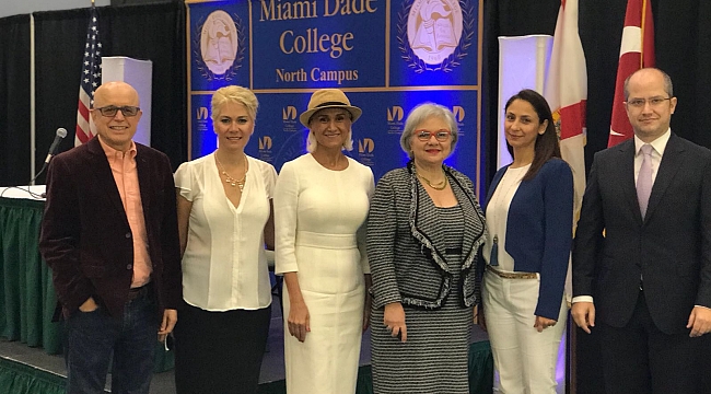 Miami Dade Üniversitesi Kadınlar günü Konferansı