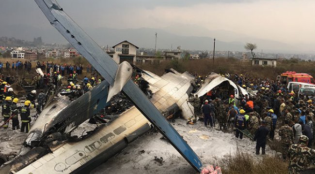 Nepal'de yolcu uçağı kaza yaptı!