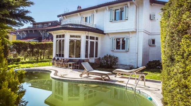 Ufak Tefek Cinayetler nerede çekiliyor? Sarmaşık sitesi nerede?