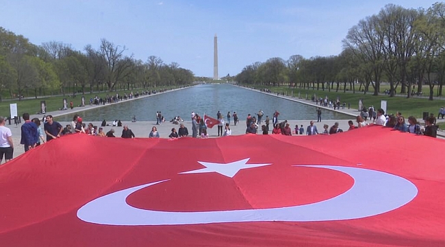 ABD'de En Büyük Türk Bayrağı