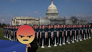 Kongre Önünde Mark Zuckerberg Protestosu