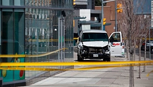 Toronto'da Kamyonet Kalabalığa Daldı