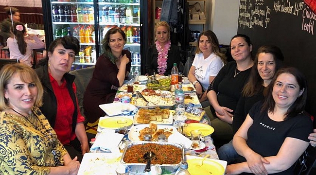 Amerikalı Türk Kadınlardan Mother's Day