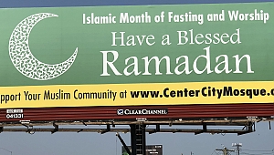 Philadelphia Girişinde Dev Ramazan Levhası