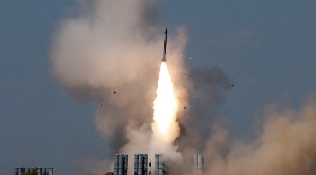 Reuters: Netanyahu ziyaret etti, Rusya Suriye'ye S-300 vermekten vazgeçiyor
