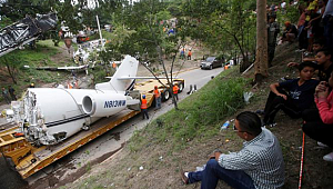 Teksas'tan kalkan Uçak ikiye bölündü