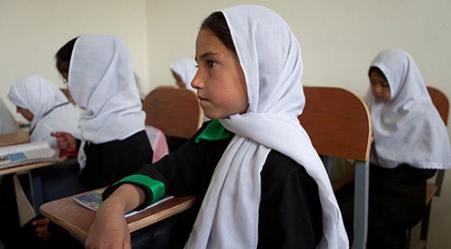 Afganistan’da çocukların yarısı okula gidemiyor