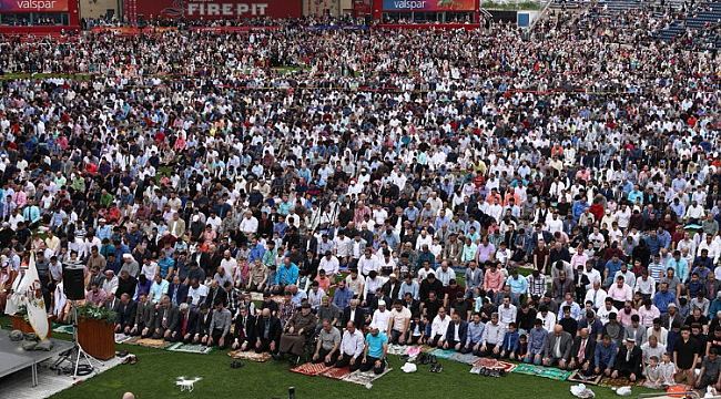 Chicago'da 25 Bin kişi Stadyumda Namaz Kıldı