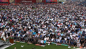 Chicago'da 25 Bin kişi Stadyumda Namaz Kıldı