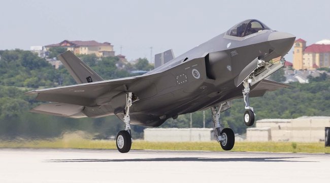 İlk F-35'ler teslim edildi