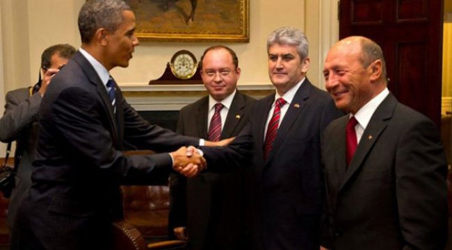 Romanyalı politikacının 'Obamalı' fotomontaj skandalı