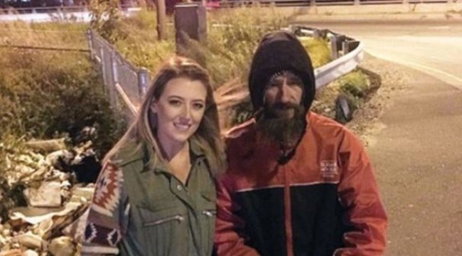 Evsiz adam için 400 bin dolar topladı. Tatil yaptılar